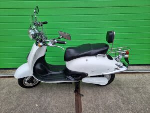 MPI Elektrische Retro Scooter - wit - Afbeelding 4
